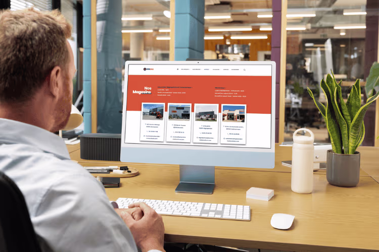 Carte des tapas et offre Happy Hour du pub Oxford affichées sur un iMac de bureau